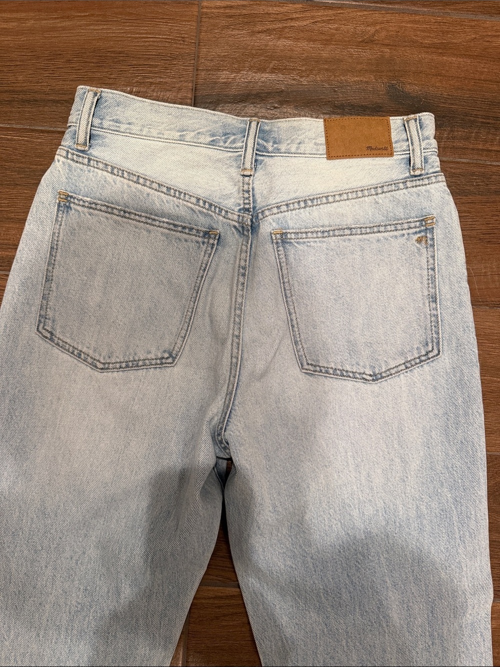 Madewell ‘90 Straight Light Wash Women's Relaxed Jeans - Picture 5 of 7